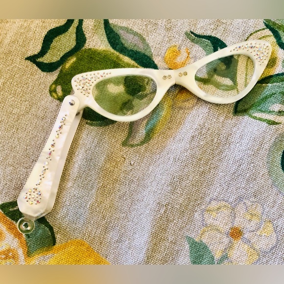 Fabulous 50s Folding Cat-eye Opera Glasses Rhinestones on Lucite - Picture 3 of 10